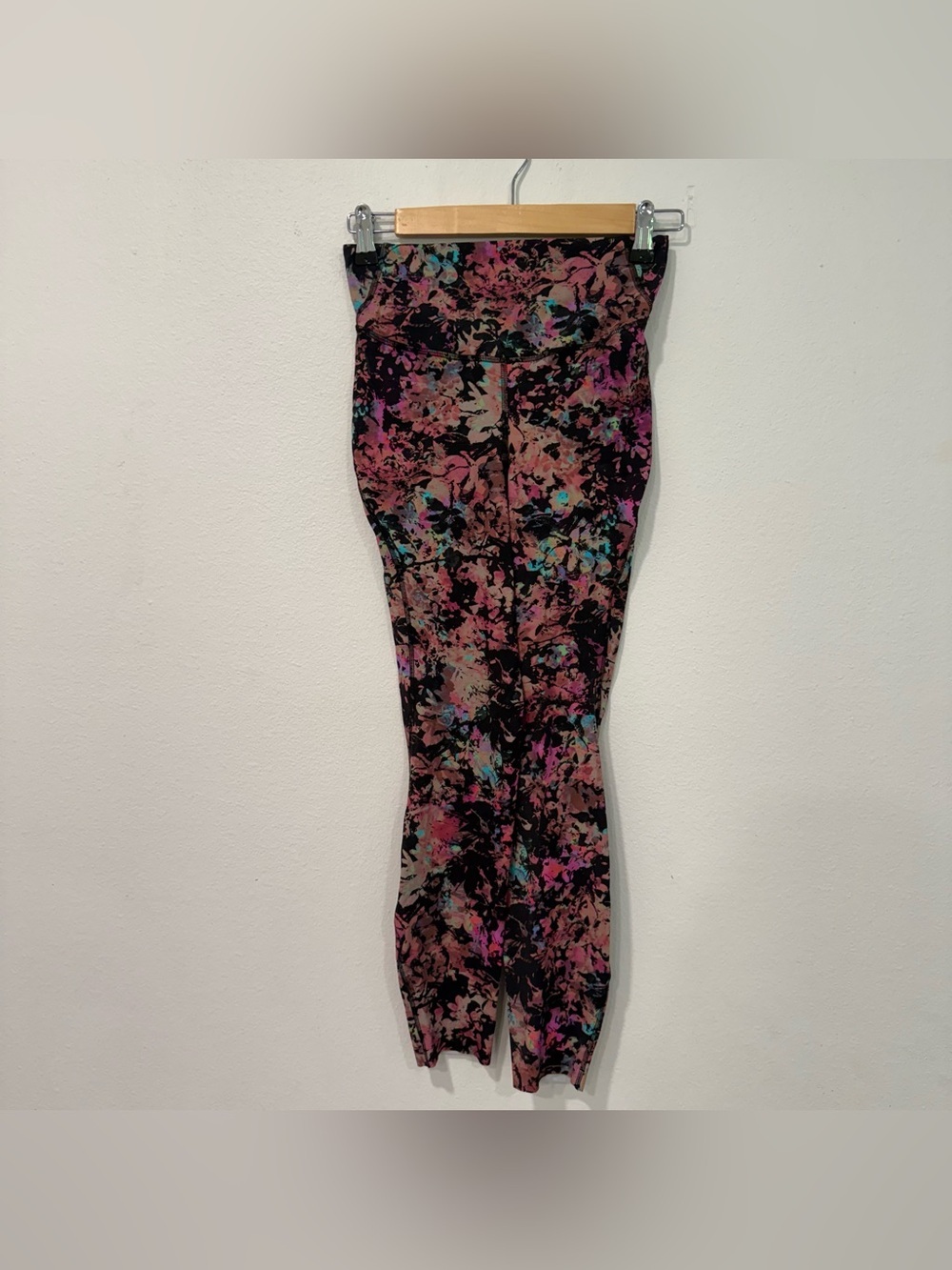 Lululemon Base Pace High Rise Tight 25” in Stencil Blossom Red Multi 4 - Picture 2 of 6